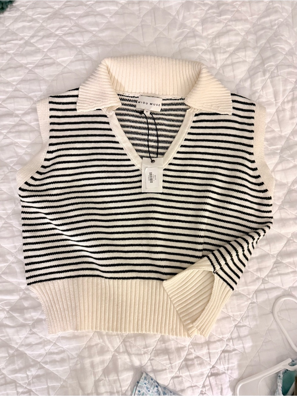 Miou Muse Cream & Black Striped Sleeveless V‑Neck Polo Knit Top